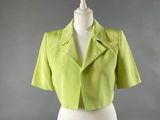 une photo d'une veste verte sur un mannequin
