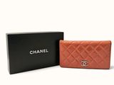 portefeuille Chanel en cuir matelassé orange