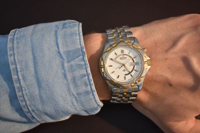 a person that is wearing a watch on his wrist