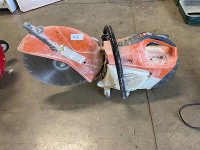 a small machine that is sitting on the floor