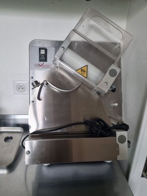a machine that is sitting on top of a counter