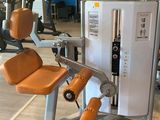 a machine that is sitting on the floor in a gym