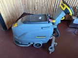 a machine that is sitting on the floor in the room