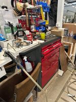 1 servante d'outillage avec visseuse, perceuse