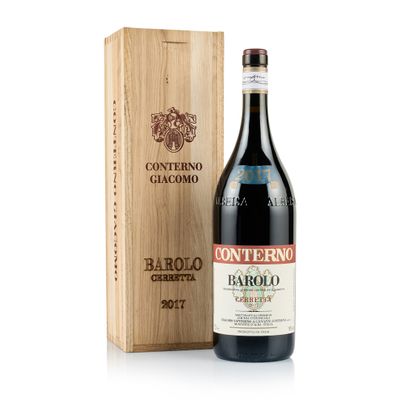 une bouteille de vin rouge posée à côté d'une caisse en bois
