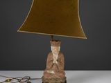 l'image d'une lampe posée sur une table