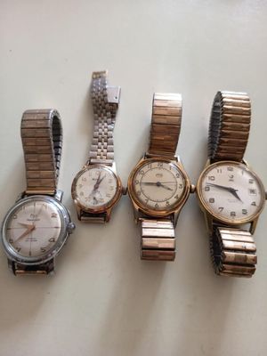 Lot de 4 montres vintage mécaniques fonctionnelles.