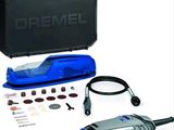 La ponceuse filaire Dremel est livrée dans un coffret contenant des outils