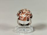 bague en argent et cuivre ornée d'un corail au centre
