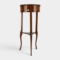 Petite table guéridon tripode formant bout de canapé, en pla… (photo 2)