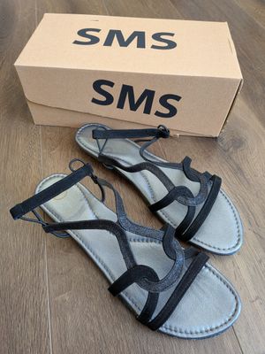 Paire de chaussures de marque SMS