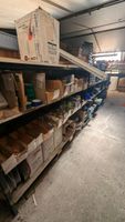Sur la mezzanine : les étagères cornières non vendues dans l… (photo 4)