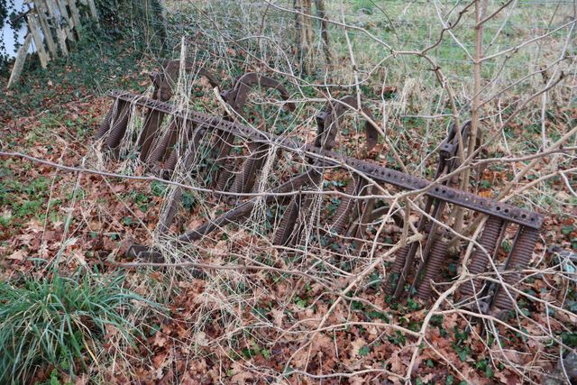 Lot de trois herses anciennes
