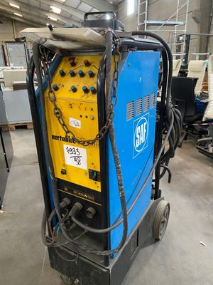 an image of a machine that is sitting in a warehouse