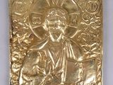 une image représentant une assiette en or sur laquelle figure Jésus
