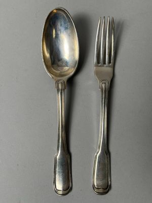 Couvert en argent du modèle double filets, la spatule gravée… - Photo 1