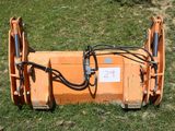 an image of a machine that is sitting in the grass