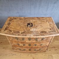COMMODE à facade cintrée - Probablement Est de la France - D… (photo 2)