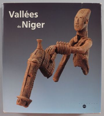la couverture du livre *Vallées du Niger*, sur laquelle figure une femme assise sur une chaise