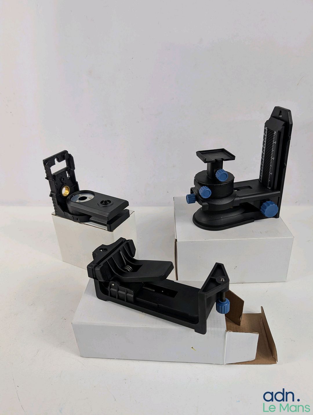 Lot de 3 accessoires pour niveaux laser.