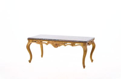 une petite table avec un plateau en marbre sur fond blanc