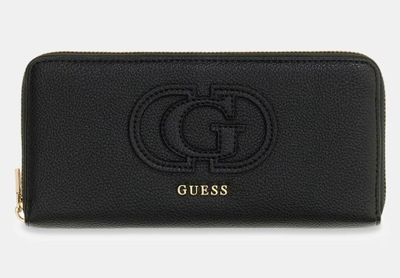 un sac à main noir avec un logo sur le devant