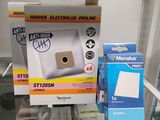 une boîte sur laquelle est posé un bout de papier
