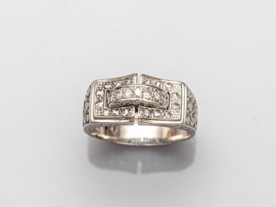une bague en diamant de style Art déco