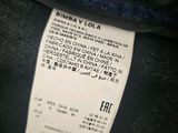 the label on the back of a black jacket with a white tag