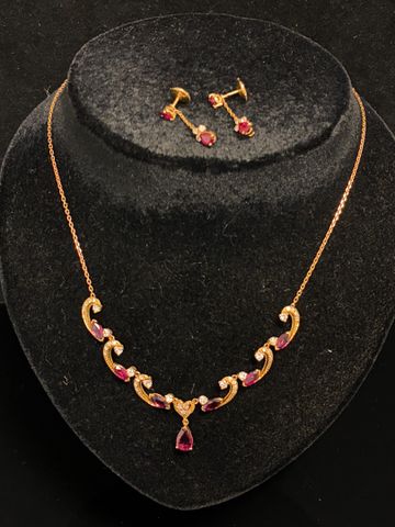 Demi-parure en or 18 carats 750 millièmes comprenant un collier e...