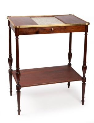 L'ESCALIER DE CRISTAL : TABLE de présentation de style Louis XVI en ac - Photo 1