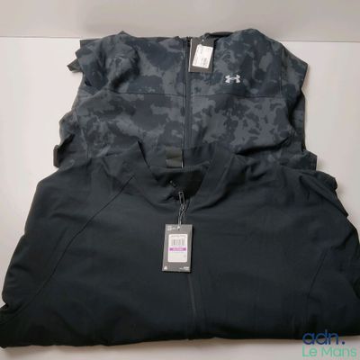 La veste Under Armour est ornée d'un imprimé camouflage.