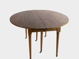 une image représentant une table en bois avec quatre pieds et un plateau rond