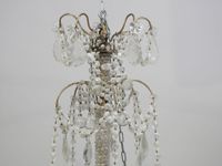 Lustre en verre et laiton, le fût entrelacé de pampilles, le… (photo 2)