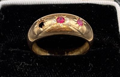 an image of a gold ring with rubies on it