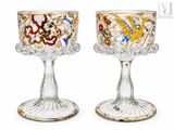 deux verres à vin posés l'un à côté de l'autre
