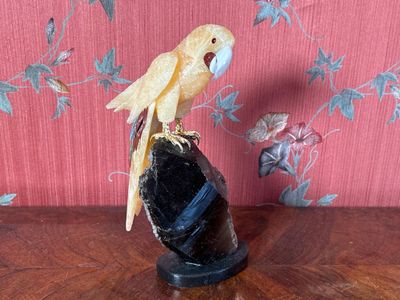 SUJET en pierre, métal et résine représentant un perroquet. - Photo 1