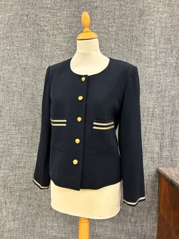 GERARD DAREL – Veste en bleu marine, liseré doré. Taille : 38 