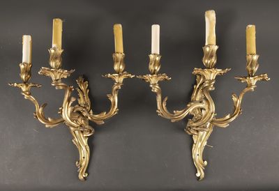 paire d'appliques murales anciennes en laiton avec des bougies