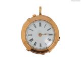 une petite montre de poche en or avec des chiffres romains