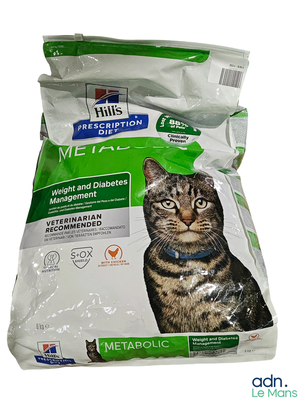 un sac de nourriture pour chat posé sur une table