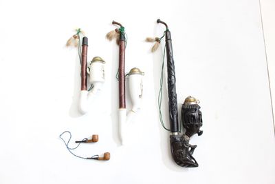 Ensemble de 5 pipes, art populaire