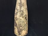une vieille bouteille transformée en vase