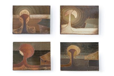 quatre œuvres d'art posées sur une surface blanche