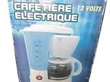 une boîte contenant une cafetière