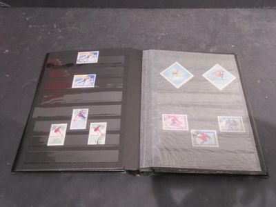 475.41 - Petit Album DE Timbres Thematique Sports .