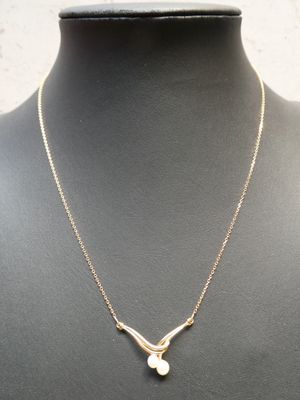 Collier en or jaune 18K, orné de 2 perles de culture du Japo…