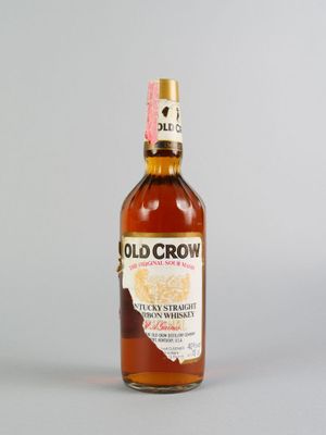 une image représentant une bouteille de whisky « Old Crow » sur fond blanc