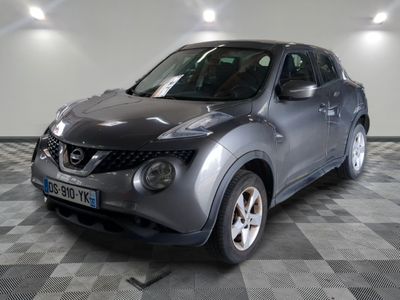 une photo d'un SUV Nissan Juke garé dans un garage