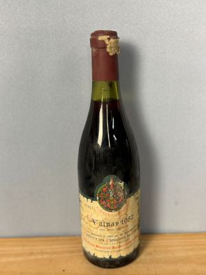 1 bouteille de VOLNAY, Confrèrie des Chevaliers du tastevin,…